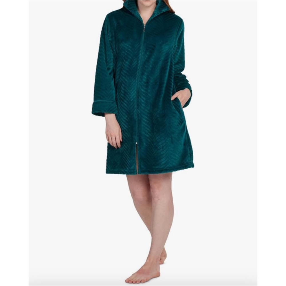 Miss Elaine Fleece Robe